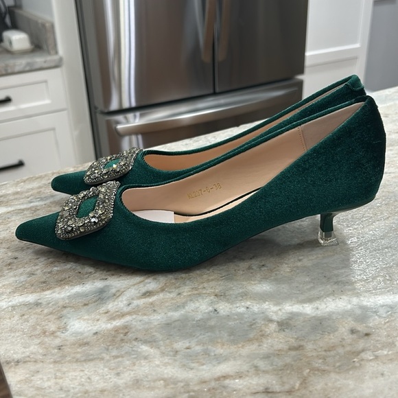 Big Tree Women’s Velvet Pointy Toe Kitten heel Dressy Shoes W/ Jewel Tops Sz 38 - Picture 5 of 14